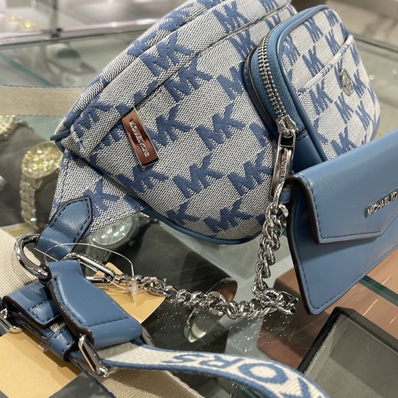 MICHAEL KORS
Maisie Large Logo 2-in-1 Sling Waist Fanny Pack Crossbody 

NWT - Picture 2 of 16